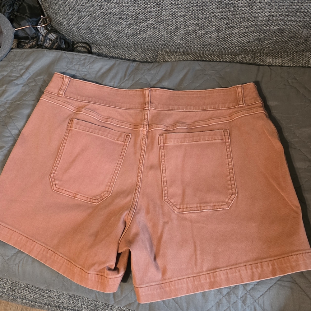 SPANX Pull On Shorts With Tummy Control 6in - Picture 4 of 4